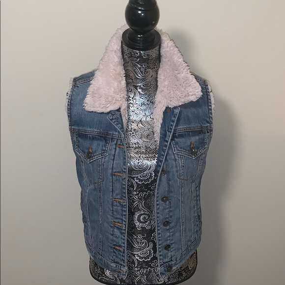 Guess Jackets & Blazers - GUESS❓🔻Denim Vest